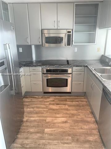 Building Photo - The Bentley Bay Condo