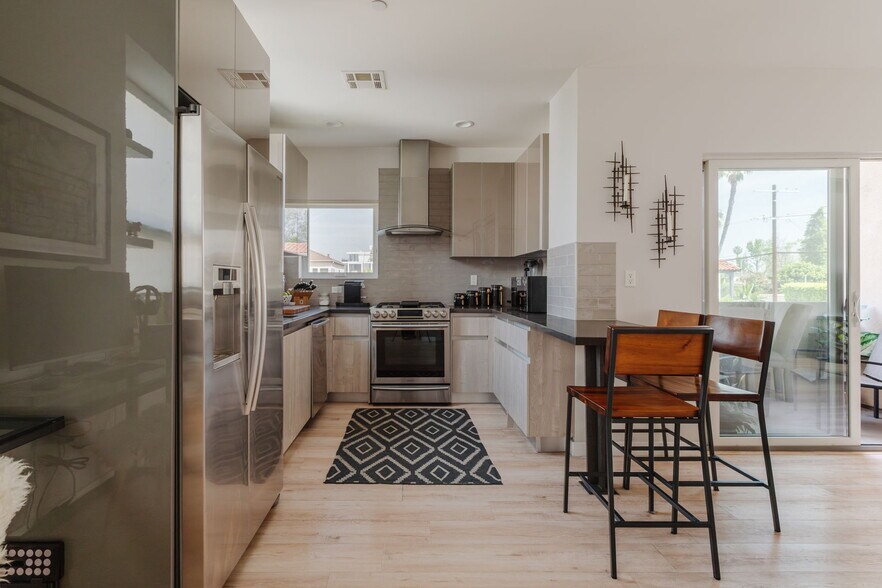 Building Photo - 6072 Pickford St