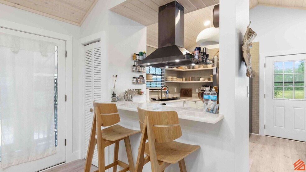 Building Photo - 33 Santana Dr