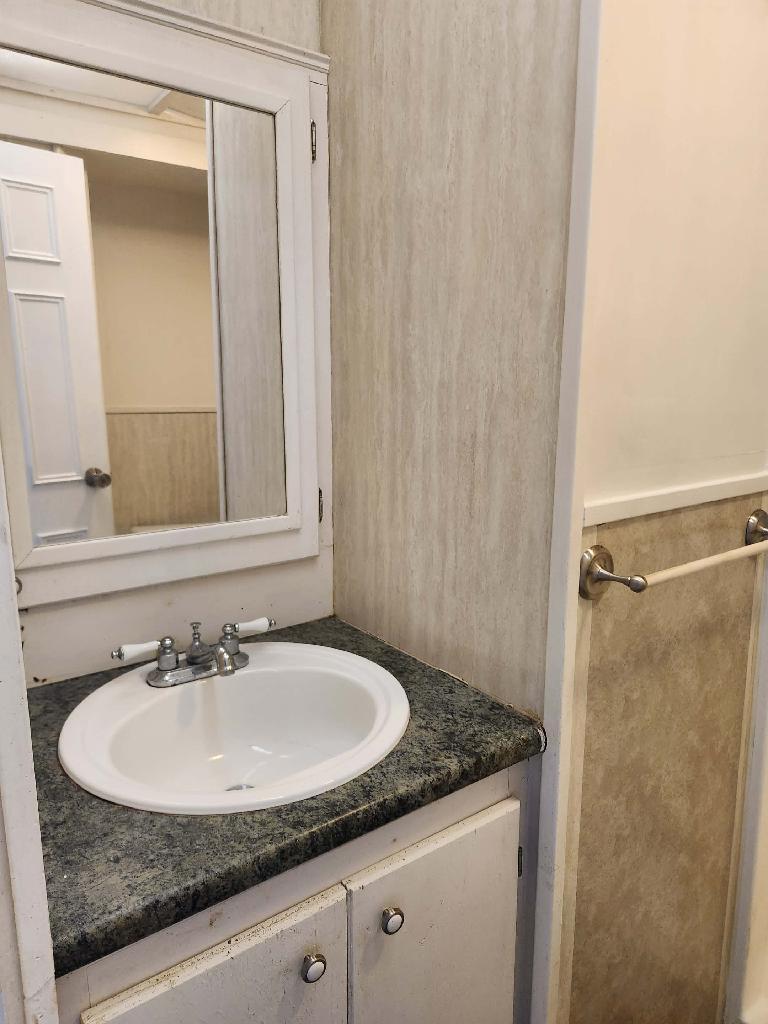 Building Photo - 607-615 Main St