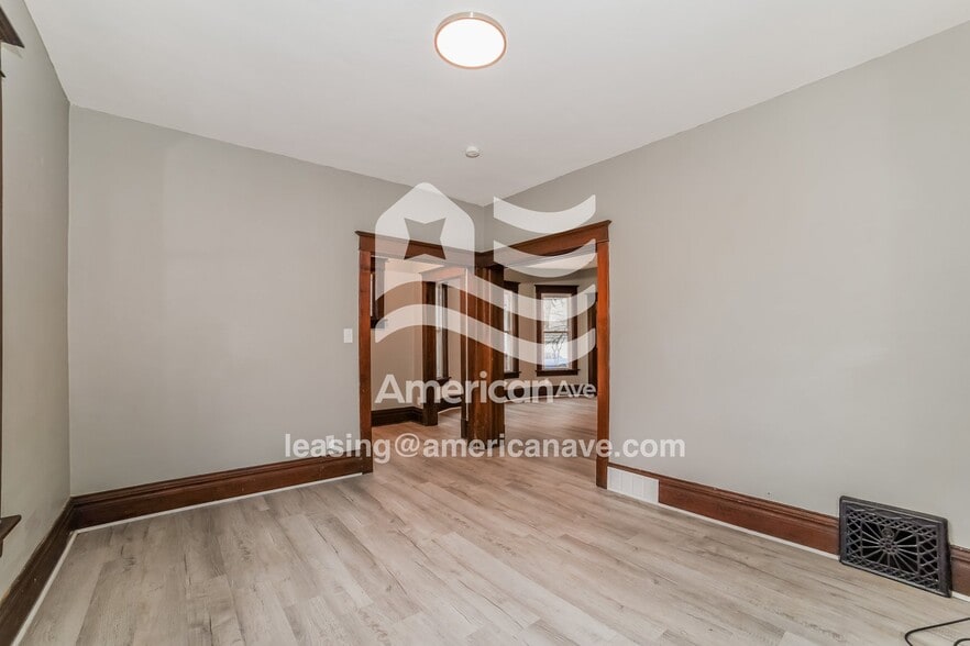 Building Photo - 807 E Republic St