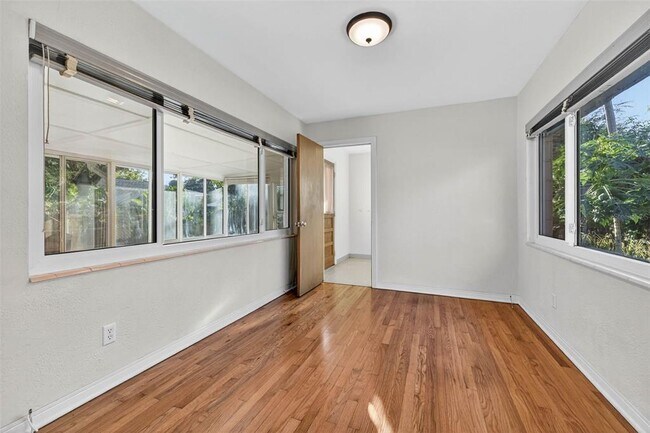 Building Photo - 2716 14th St N