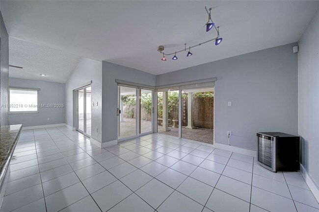 Building Photo - 621 SW 99th Pl
