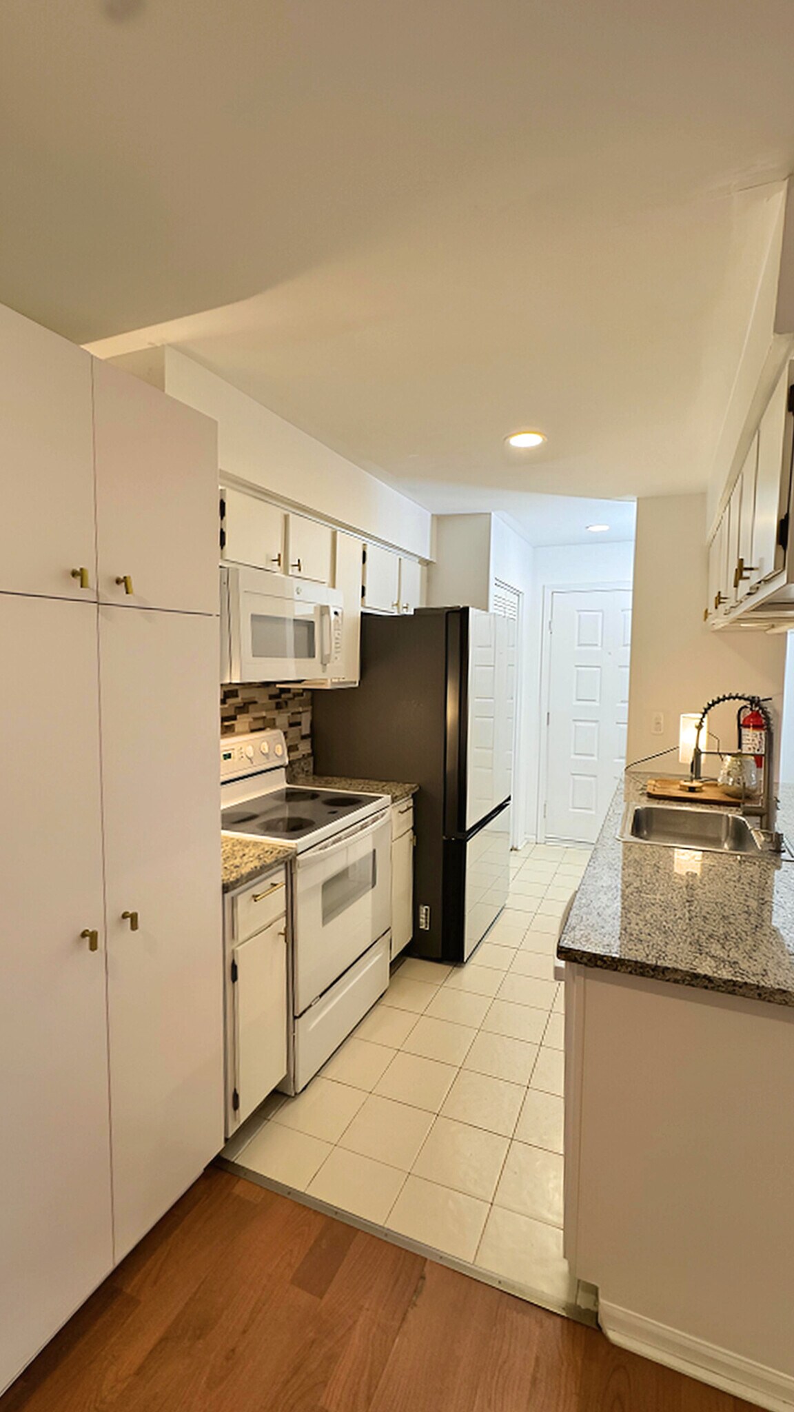 Building Photo - 25 Steeplechase Ct