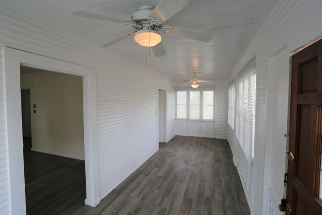 Building Photo - Country Living in the City