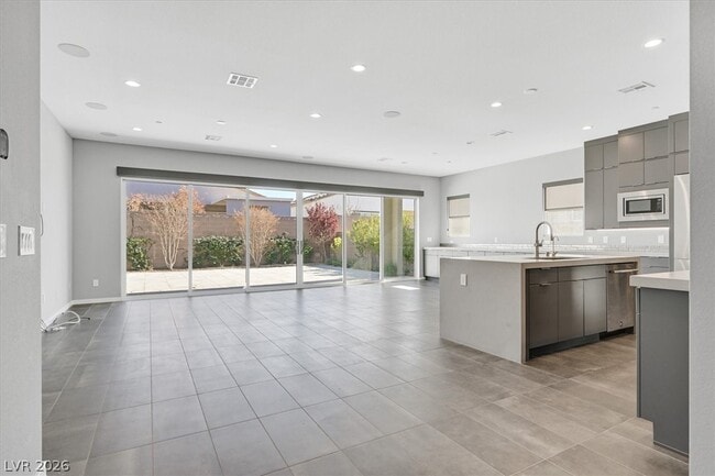 Building Photo - 3367 Stone View Ave