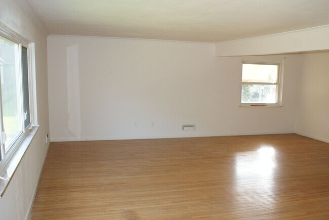 Building Photo - 2127 Collinway St