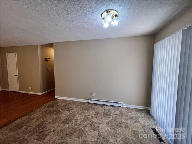 Building Photo - 821 Brookwood St