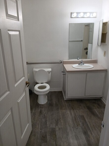 Building Photo - 501 Nova St