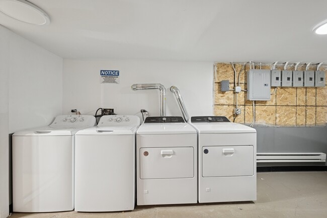 Building Photo - 9635 S Forest Ave