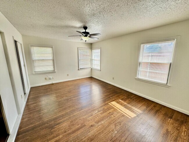 Building Photo - 3322 26th St