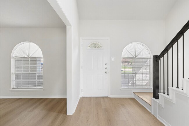 Building Photo - 16615 Glamis Ln