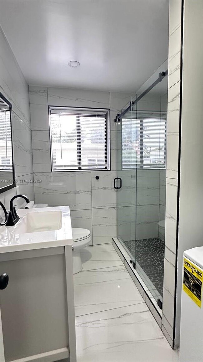 Building Photo - 320 SW 29th Rd