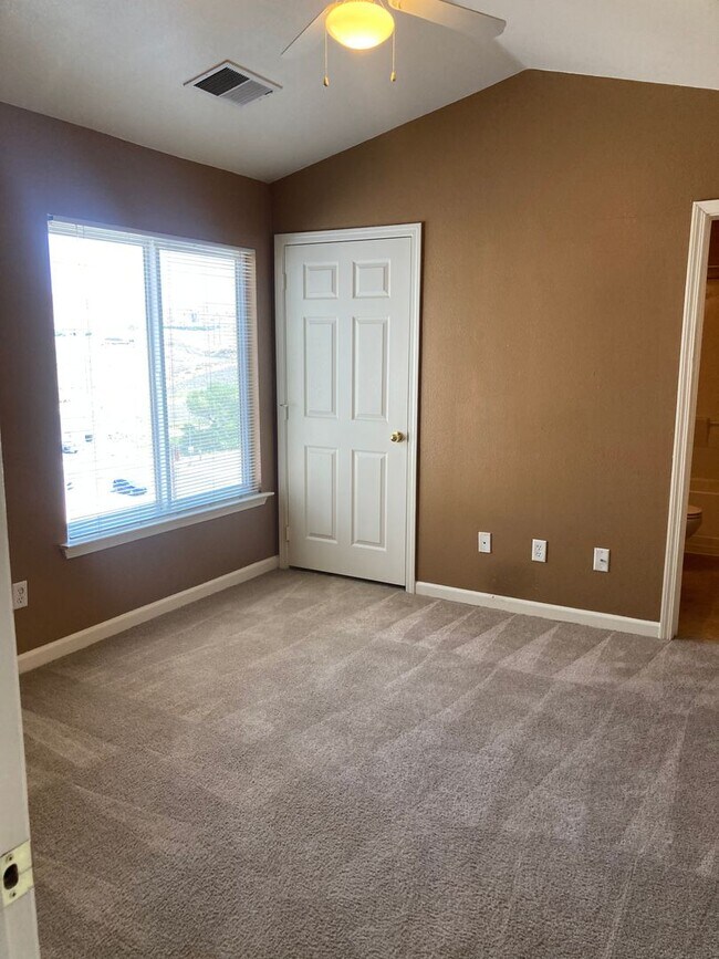 Building Photo - 200 Talus Way