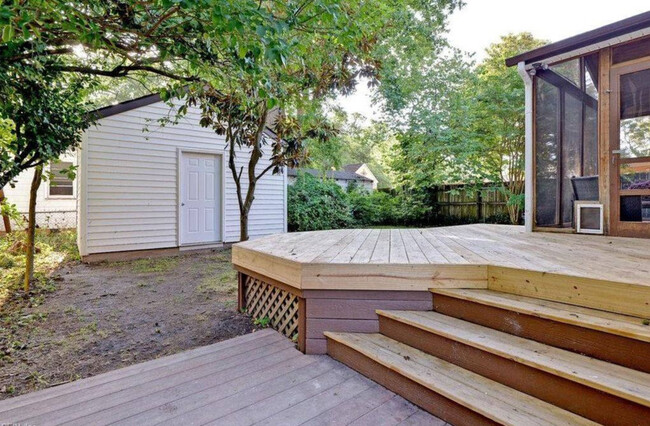 Building Photo - 40 Manteo Ave
