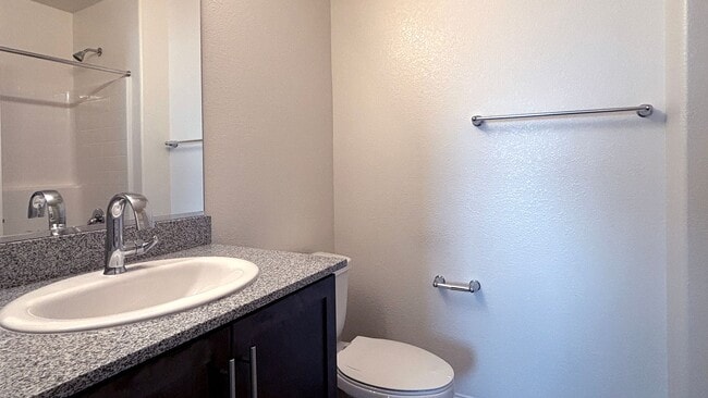 Building Photo - Wonderful 3 Bedroom townhouse with a 1 car garage - 3 levels located in North Las Vegas