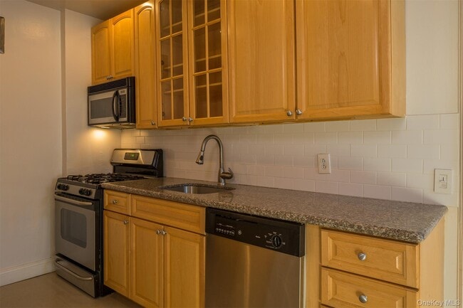 Building Photo - 9 Alden Pl