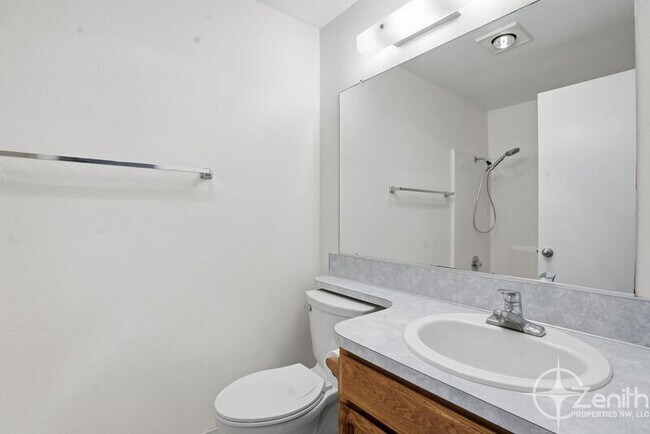 Building Photo - 16113 NE 4th Way