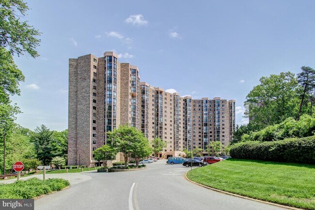 Building Photo - 5901 Mt Eagle Dr