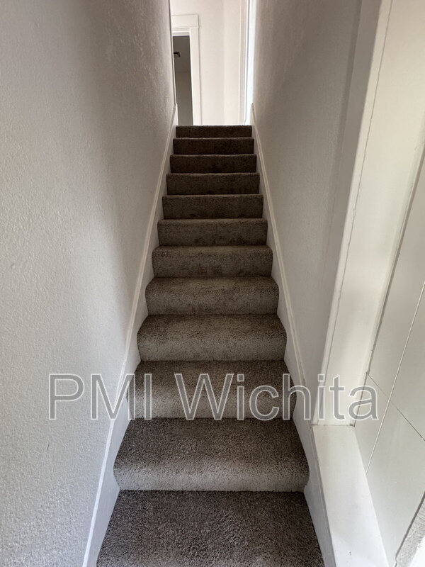 Building Photo - 258 S Poplar St