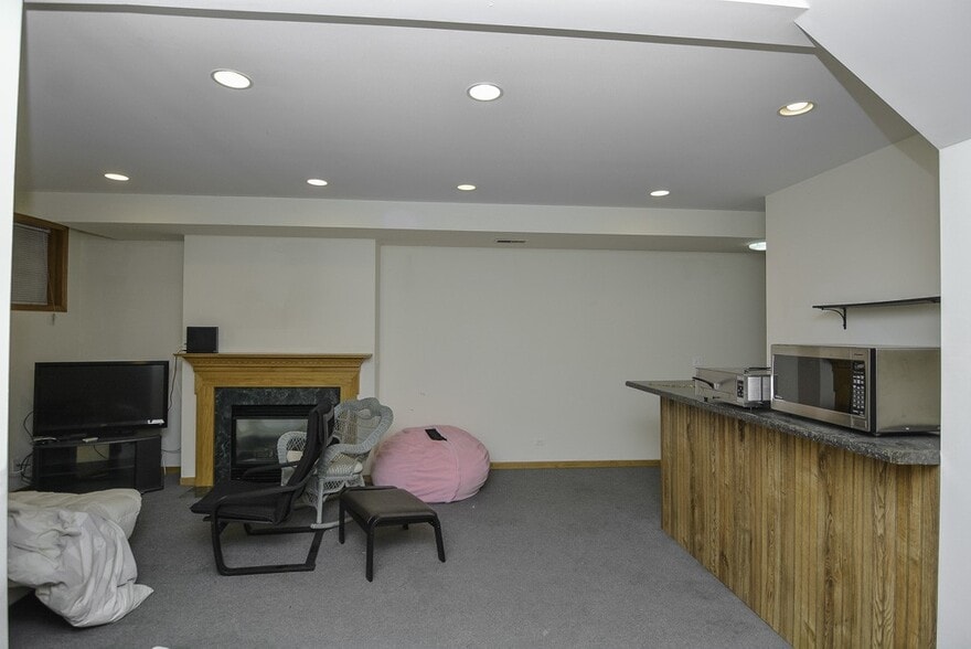 Building Photo - 3117 N Damen Ave