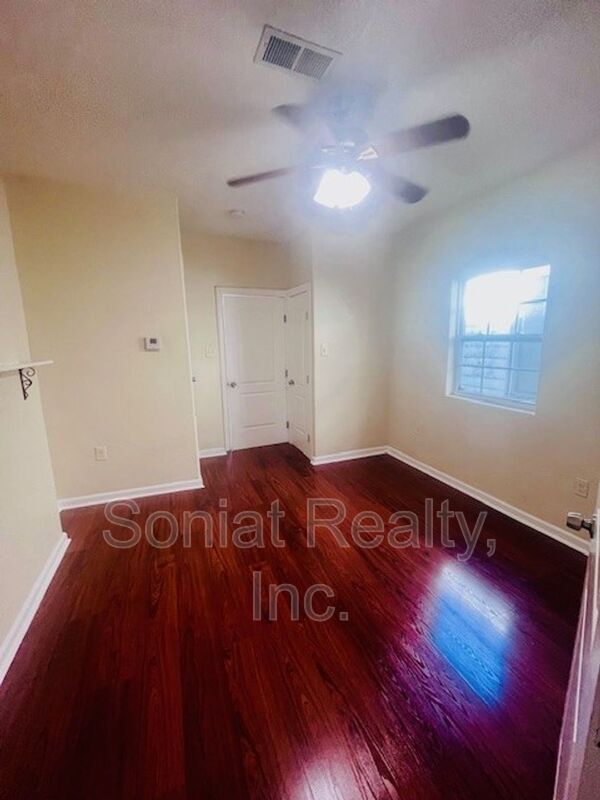 Building Photo - 1403 Port St