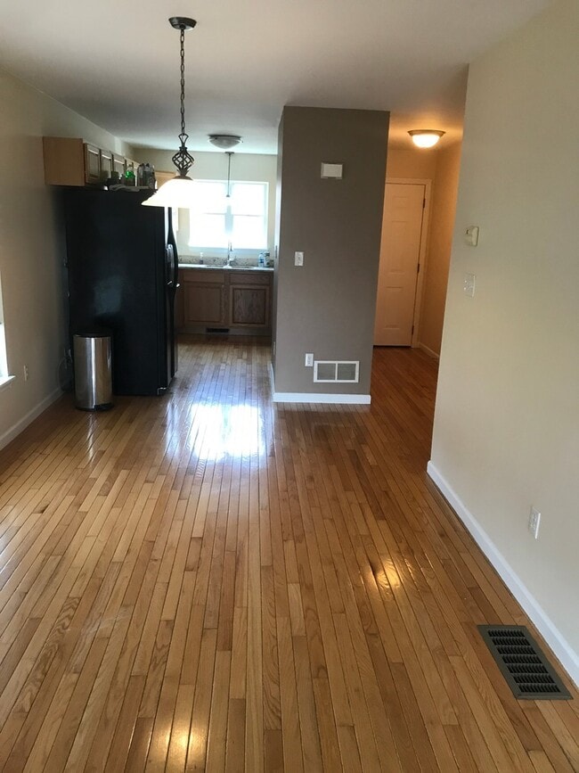Building Photo - Beautiful State College townhouse available June!