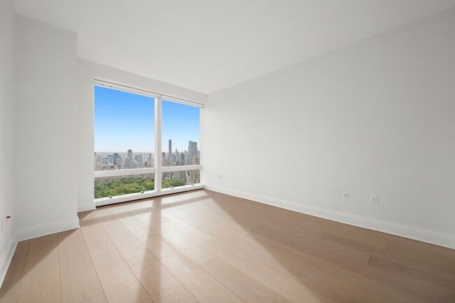 Building Photo - 80 Columbus Cir