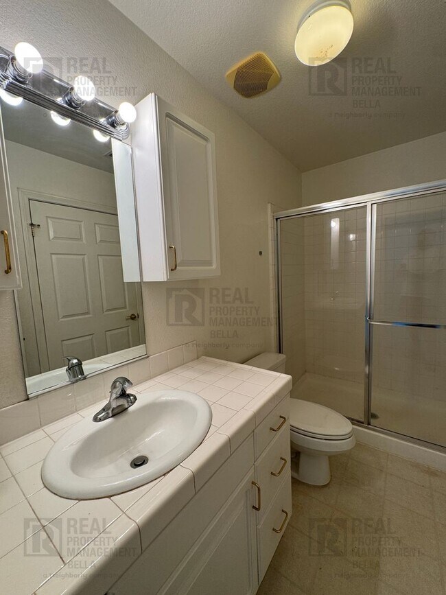 Building Photo - *55+ COMMUNITY* Charming 3 Bedroom, 2 Bathroom Home in Hemet