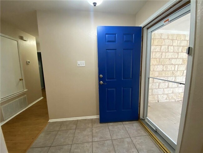 Building Photo - 323 Nicole Way