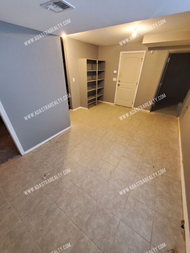 Building Photo - Beautiful Updated Townhome in Downtown KCK-Coming SOON!!