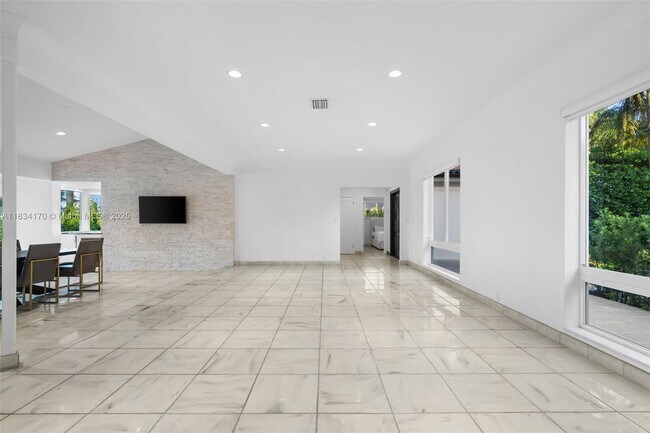 Building Photo - 205 N Hibiscus Dr