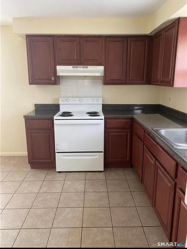 Building Photo - 27 Manila Ave