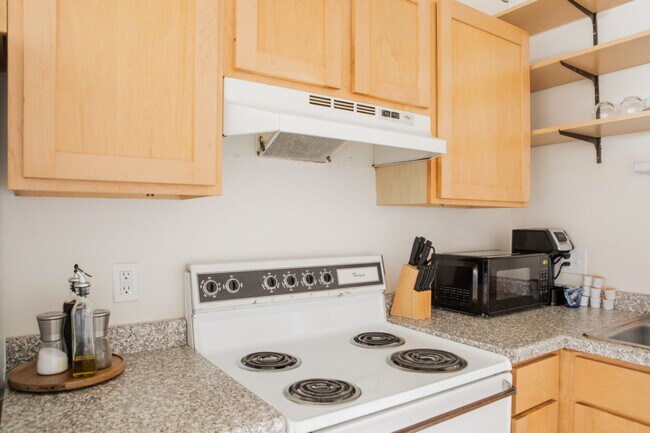 Building Photo - 823 N 2nd St