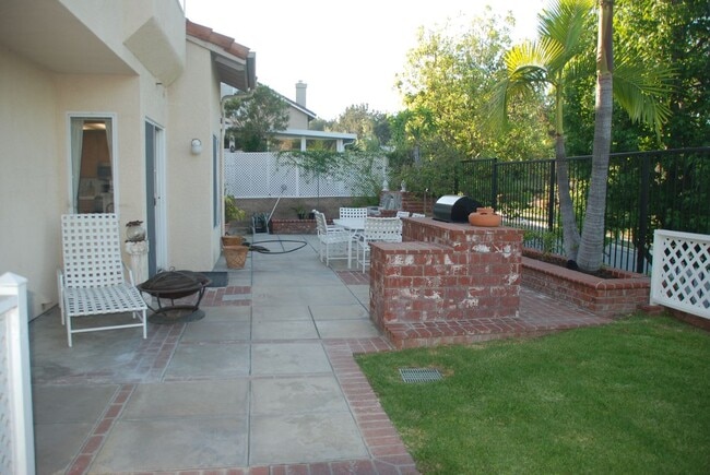 Building Photo - 16236 Peppertree Ln