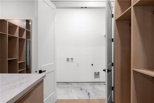 Building Photo - 407 Buford