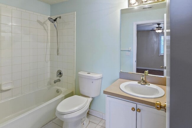 Building Photo - 2205 Marshfield Ct