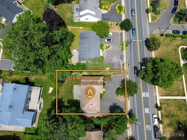 Building Photo - 828 Mountain Ave