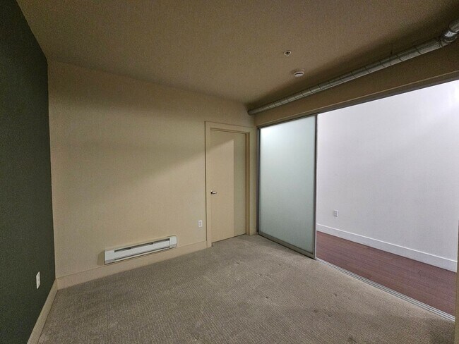 Building Photo - Bright Capitol Hill 1BR at BRIX | Parking Included |