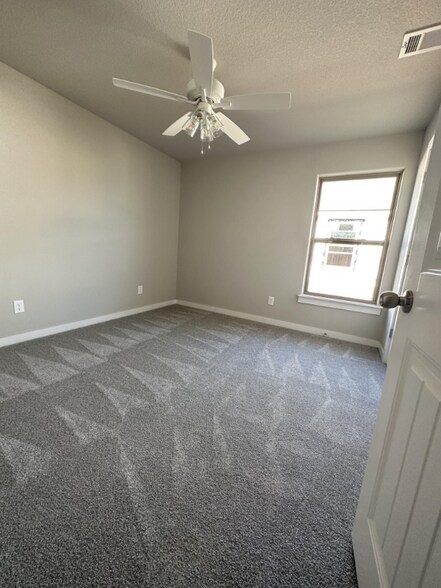 Building Photo - 451 Rama St