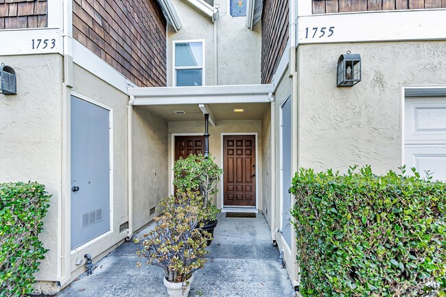 Building Photo - Elegant 3-Bedroom Home with Modern Upgrade...