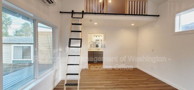 Building Photo - 5621 N 44th St