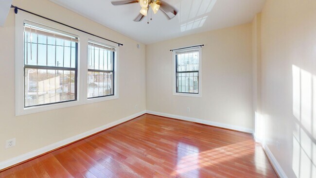 Building Photo - Spacious Two Bedroom Near Trinity University/ Bloomingdale- Great Location