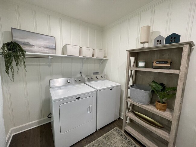 Building Photo - 504 Bismark Dr