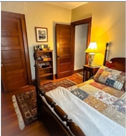 bedroom 1 - 43 Trowbridge St