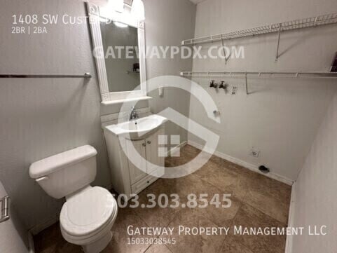 Building Photo - 1408 SW Custer Dr