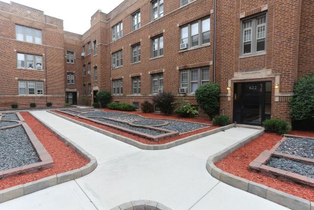 Primary Photo - 627.5 W Barry Ave