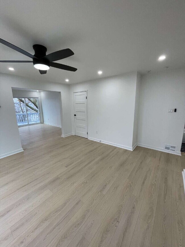 Building Photo - 107 Shoup St