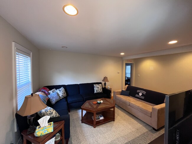 Building Photo - 30 Thorpe St