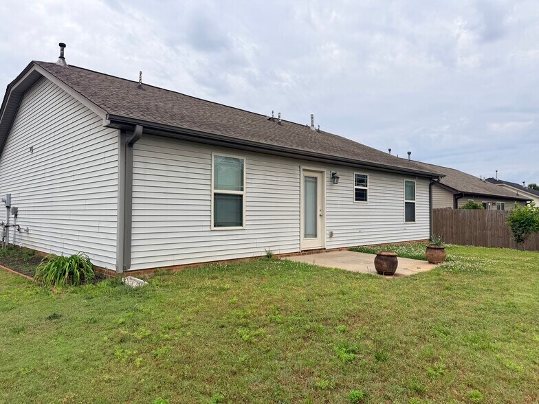 Building Photo - 6 Nautical Dr